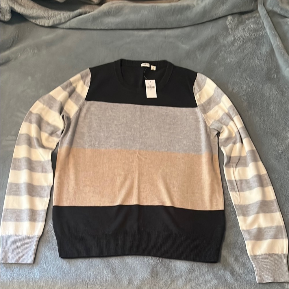 GAP Black and Gray Crew Neck Sweater with Color-Block Design. NWT.